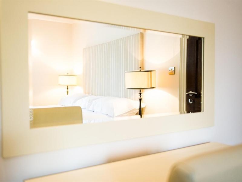 King Room image 4