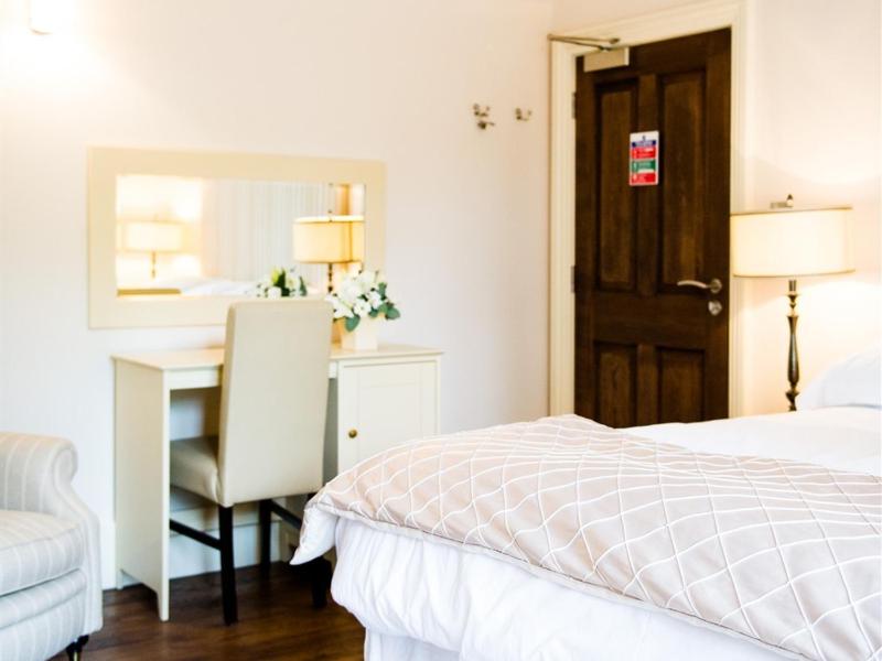 King Room image 3
