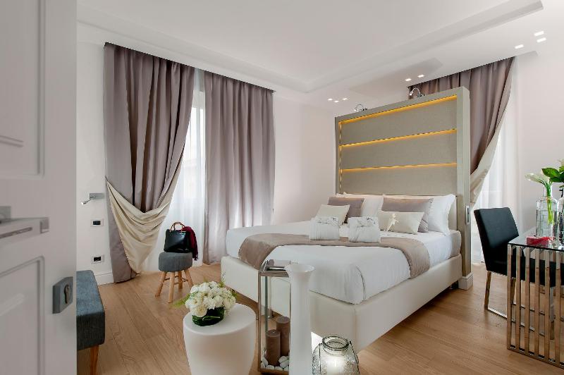 Deluxe Double or Twin Room image 3