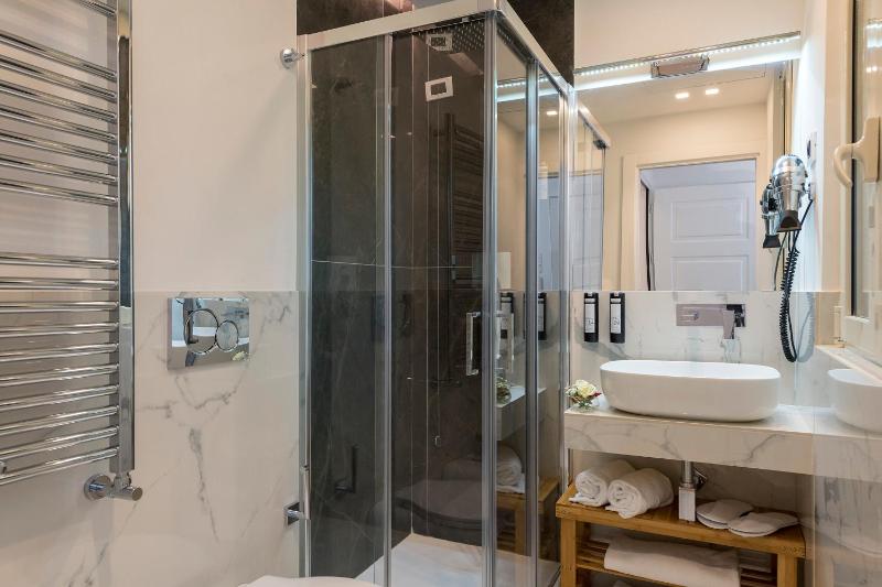 Junior Suite with jacuzzi image 2