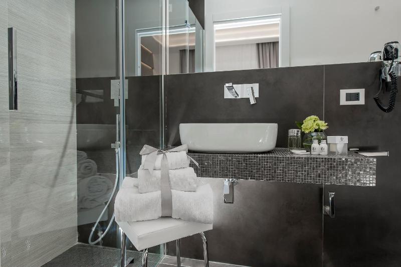 Superior Double or Twin Room with balcony image 2