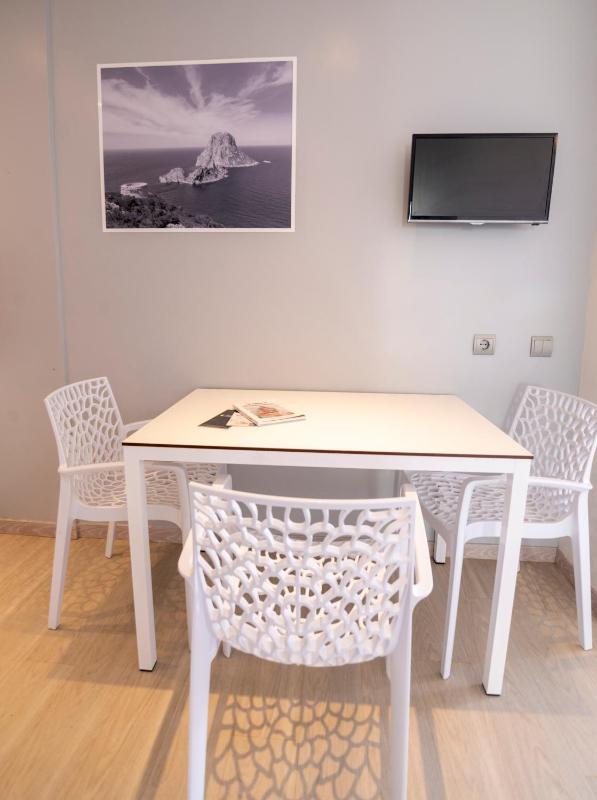 Studio Apartment (1-2 Adults) image 3