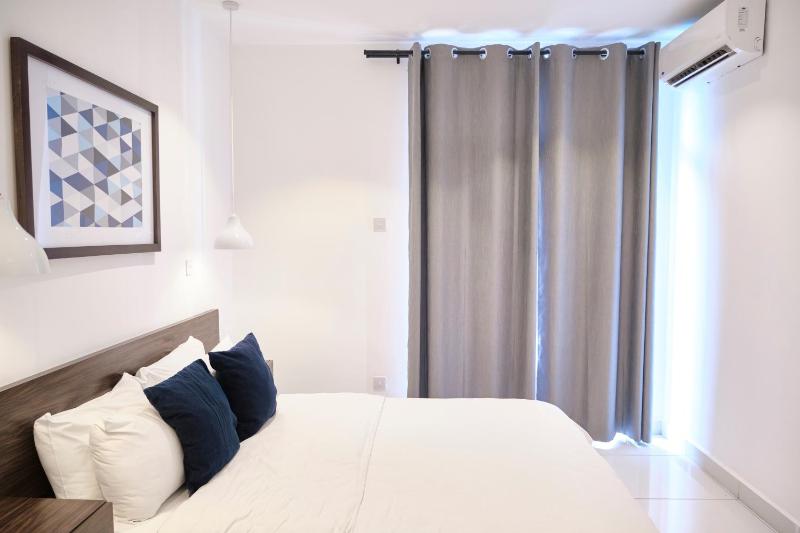 King Size Bed & 129 Mb Data Speed 1BR en suite with pool at Embassy Gardens Cantonment Accra - image 9