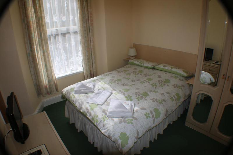 Small Double Room image 3