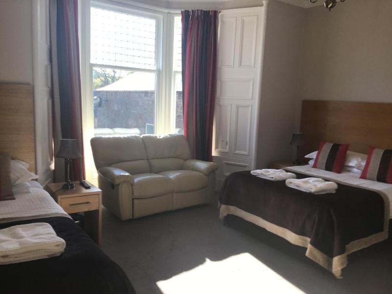 Deluxe Family Room image 1