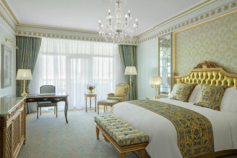 Deluxe Room image 4