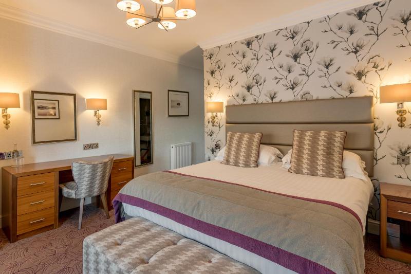 Double Room with Lake View image 1