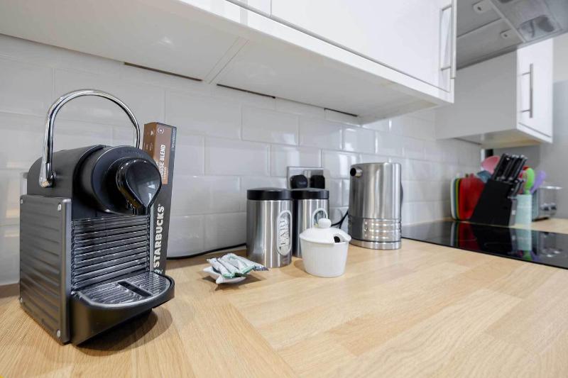 Deluxe One-Bedroom Apartment image 4