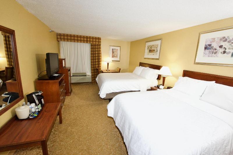Standard Queen Room with Two Queen Beds image 3