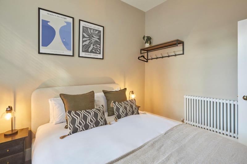 Host & Stay - Castle View - image 16
