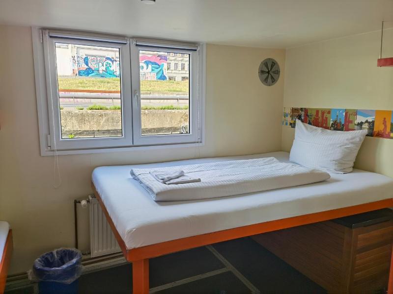 Shipotel Western - Triple Cabin with Shared Bathroom image 3