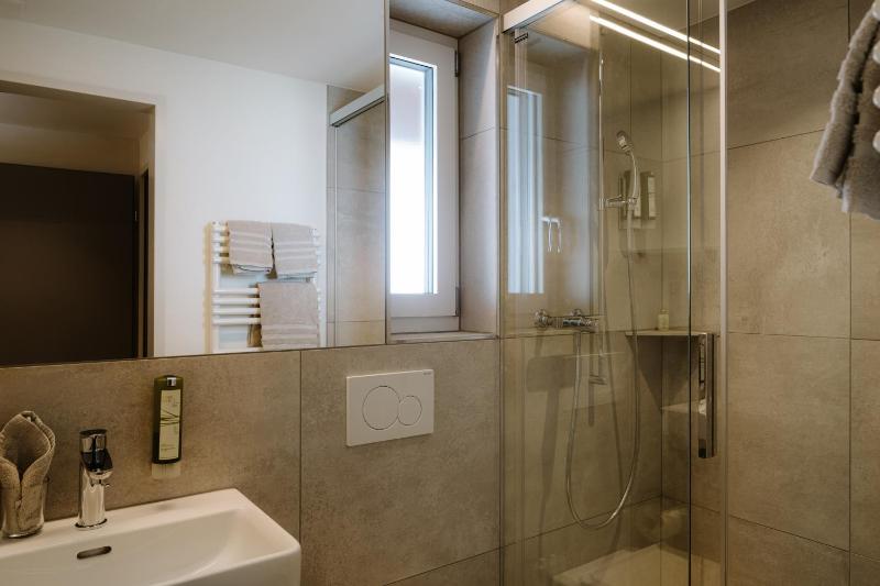 Deluxe Double Room with Balcony image 3