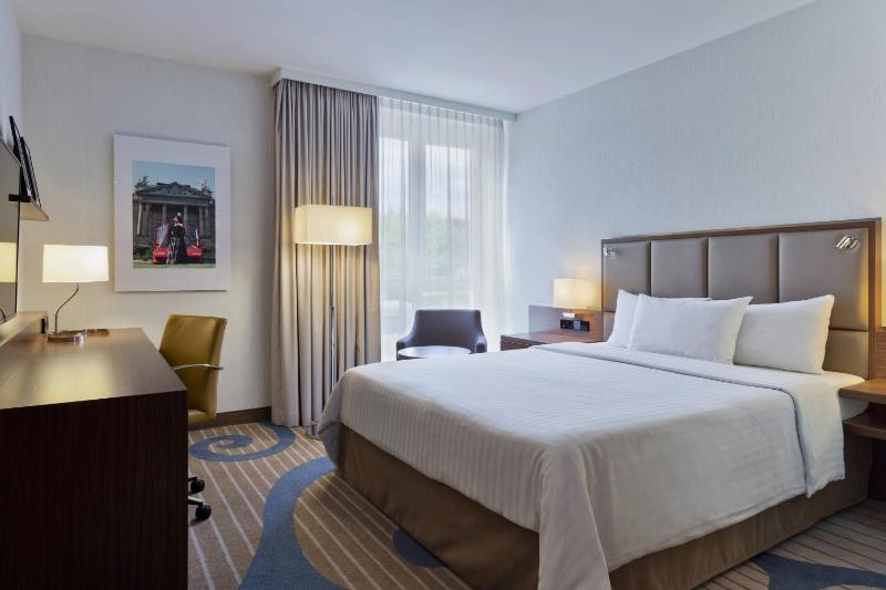 Standard Queen Room image 1