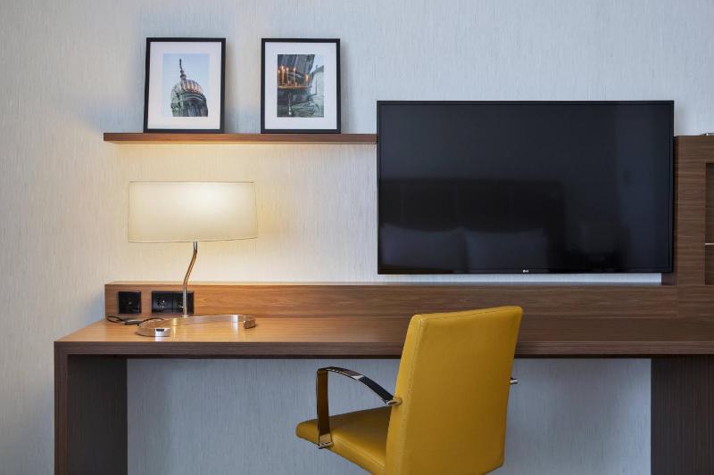 Standard Twin Room image 1