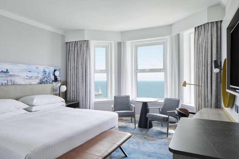 Signature King Room with Bay Window and Sea View image 1