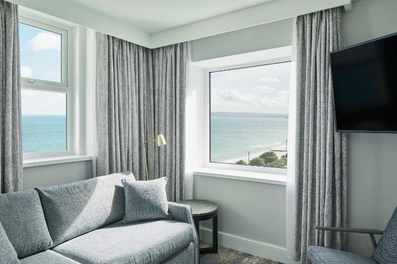Junior King Suite with Sofa Bed and Sea View image 1