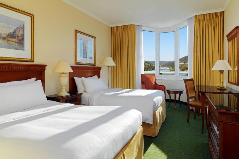 Twin Guest Room with River View image 4