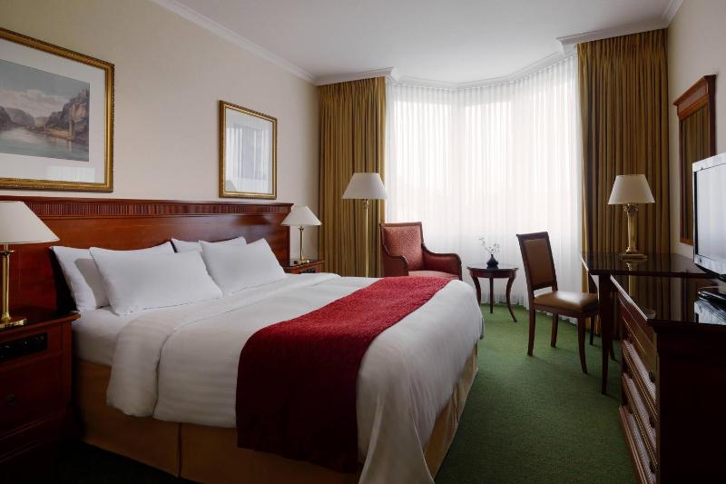Guest Room, 1 King image 1