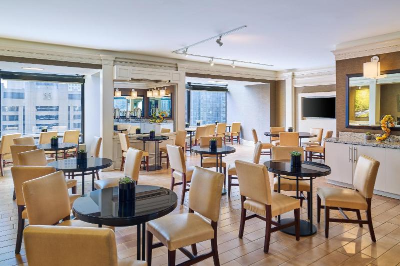Double Room with 2 Double Beds - Club Level image 4