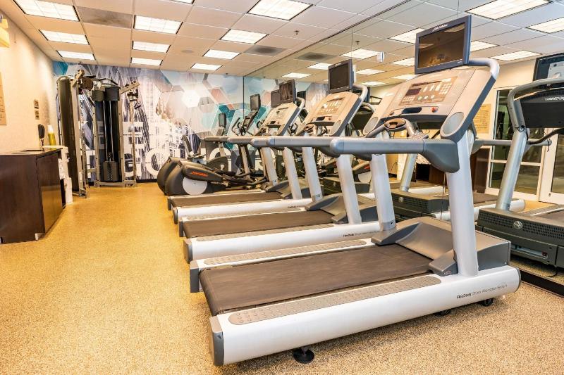 Fairfield Inn & Suites by Marriott San Antonio Alamo Plaza/Convention Center - image 2