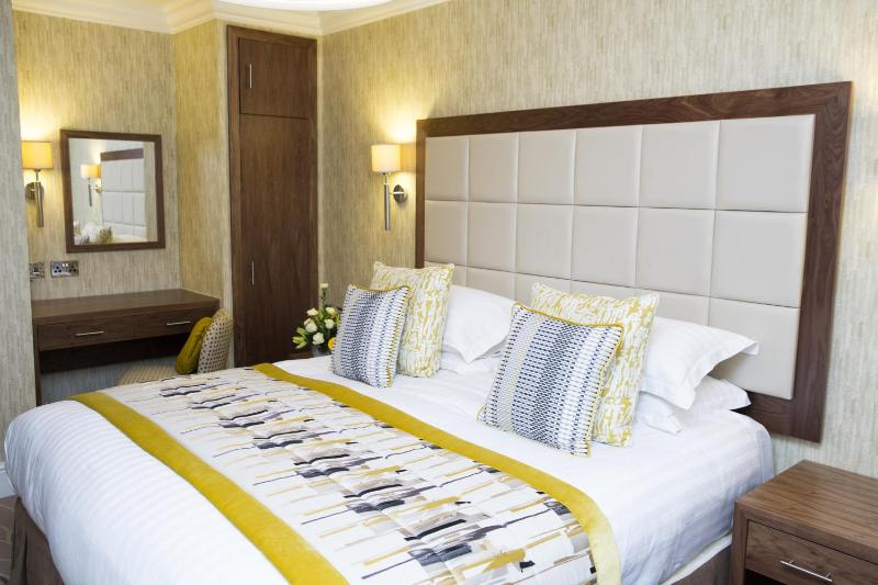 Deluxe Family Room image 2