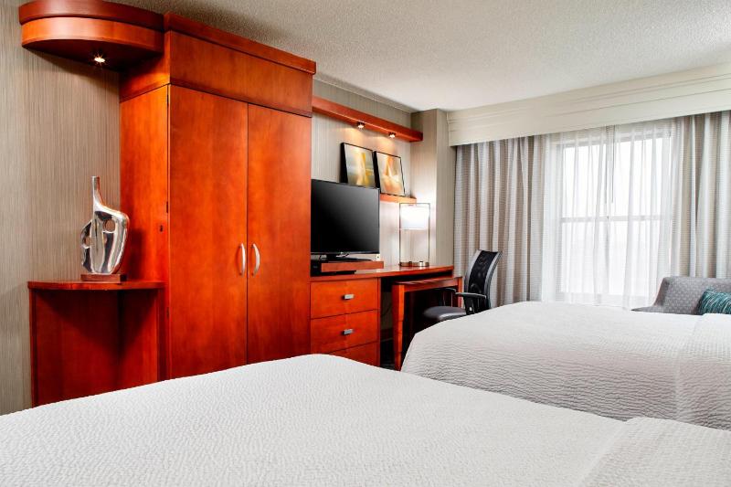Queen Room with 2 Queen Beds image 3
