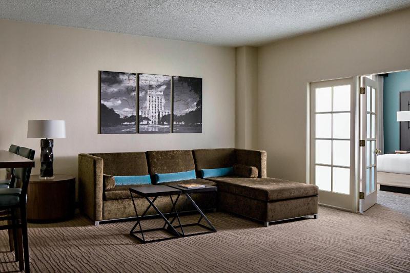One-Bedroom King Suite image 4