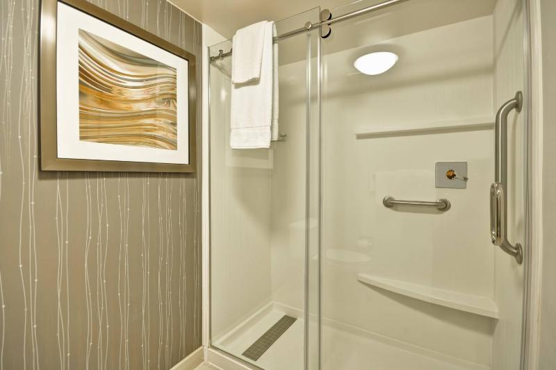 Deluxe King Room with Sofa Bed image 4
