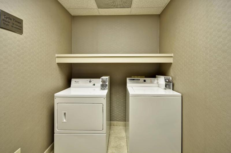 Courtyard by Marriott Jacksonville Airport Northeast - image 8