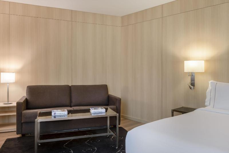 Superior King Room image 3