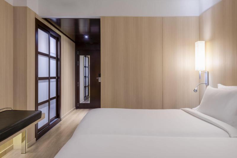 Standard Twin Room image 3