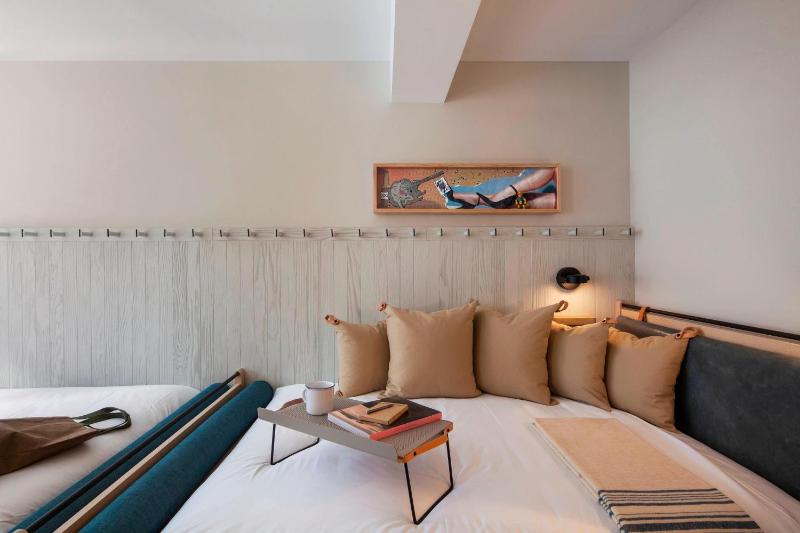 Double Room with Two Double Beds image 3