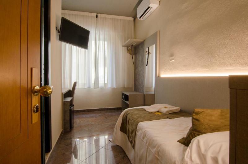 Single Room image 4