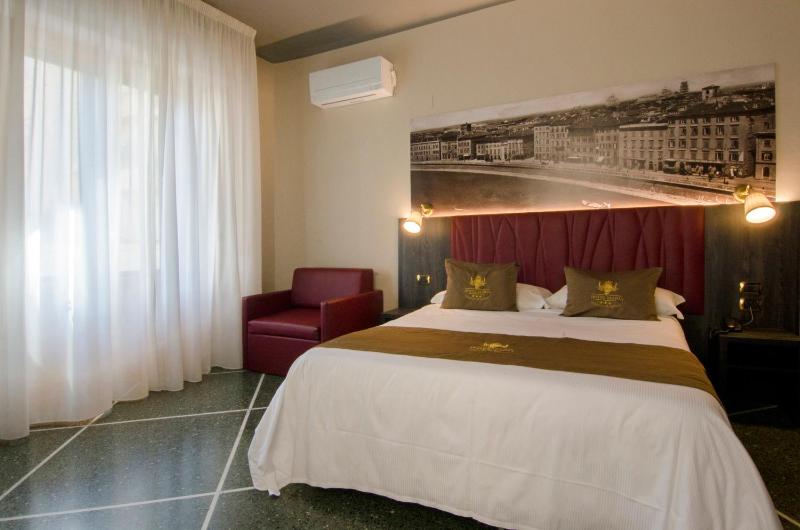 Double Room image 3