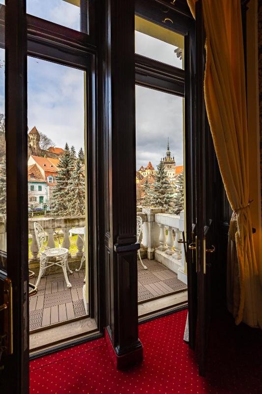 Deluxe Double Room with Citadel View image 2