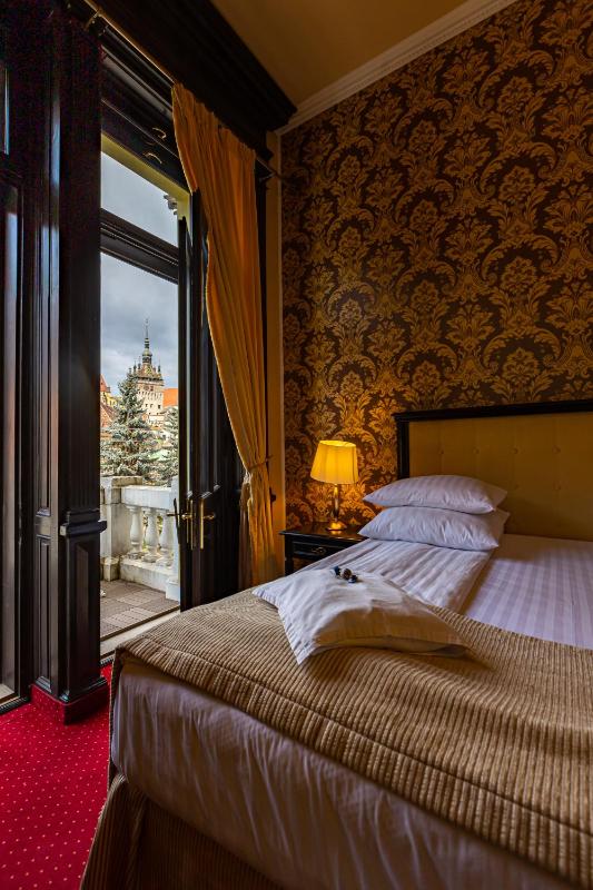 Deluxe Double Room with Citadel View image 3