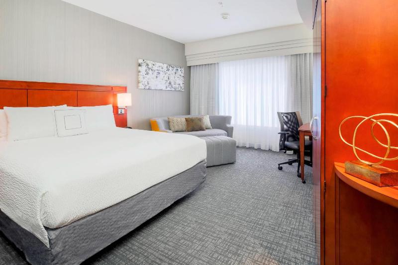 King Room with Sofa Bed image 1