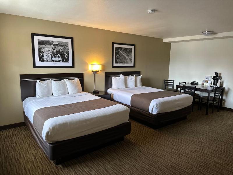Deluxe Queen Room image 1