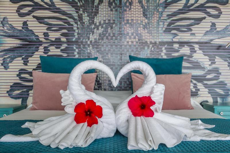Queen Suite with Sea View image 2