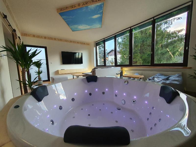 Apartament z jacuzzi Zakopane - image 14