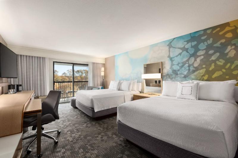 Queen Room with Two Queen Beds and Balcony image 1