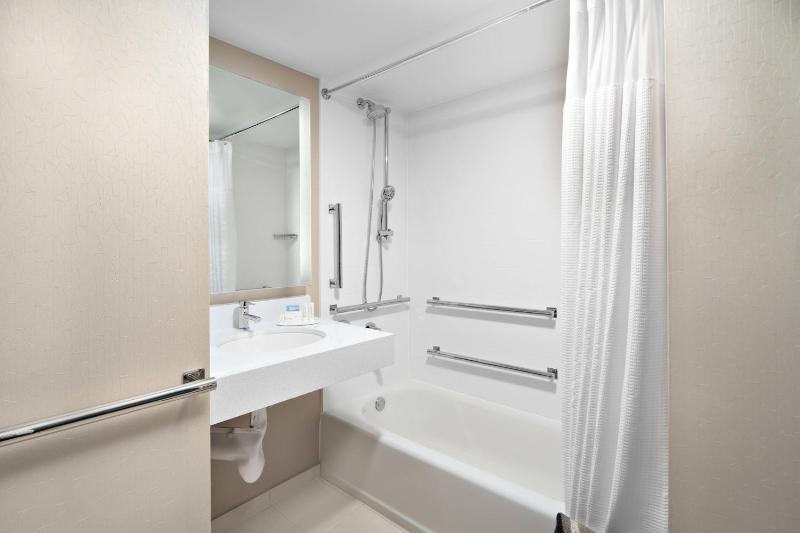 SpringHill Suites by Marriott Houston Hobby Airport - image 19