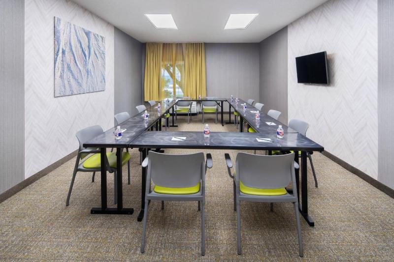 SpringHill Suites by Marriott Houston Hobby Airport - image 3
