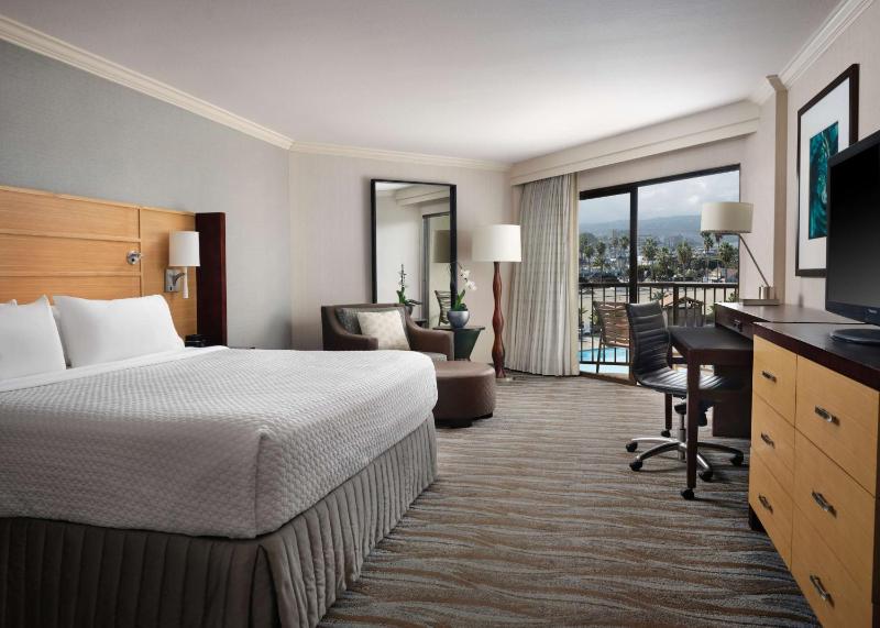 Executive King Room - Pool View  image 1
