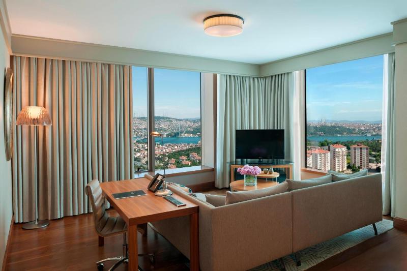 Corner Suite Bosphorus View With Lounge Access image 4
