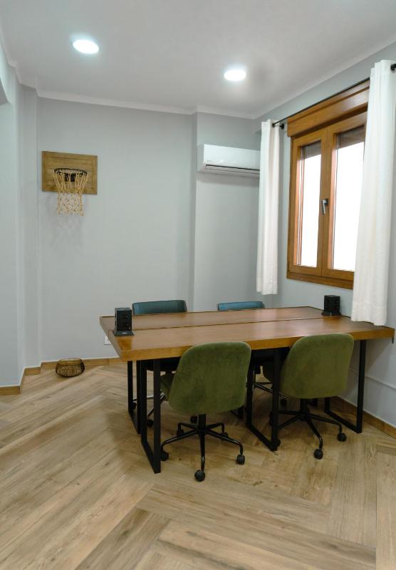 Bed in 4-Bed Mixed Superior Dormitory Room with private Bathroom and coworking space image 4