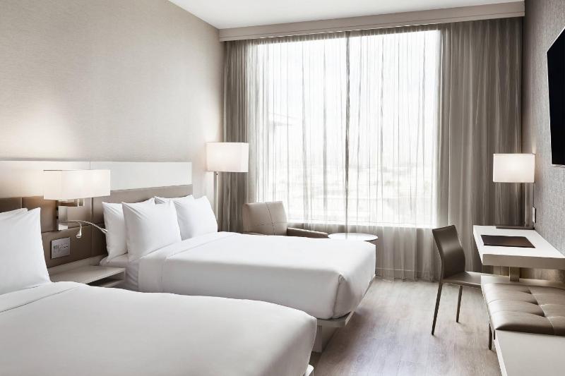  Guest room, 2 Queen, City view image 1