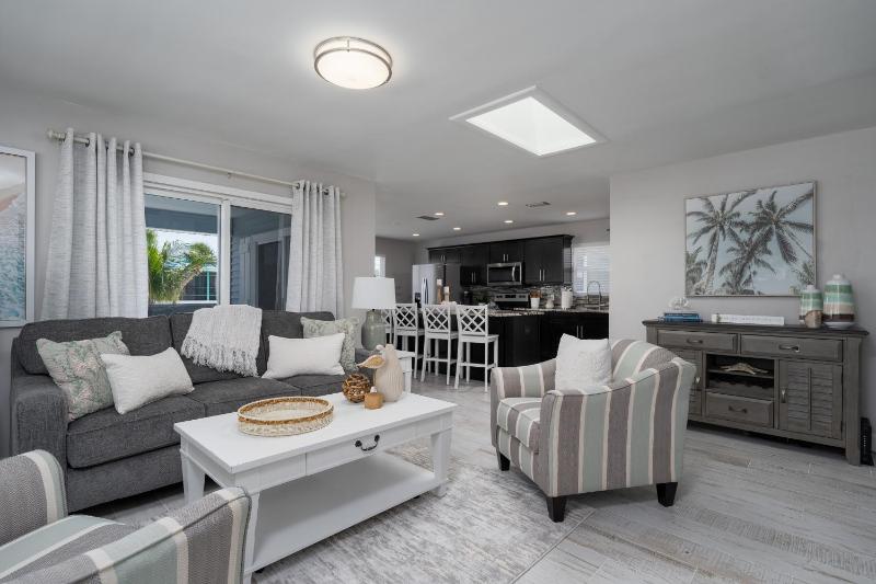 Shells N Sunshine! Getaway Destination Just Minutes from the White Sandy Beaches of Fort Myers! home - image 11