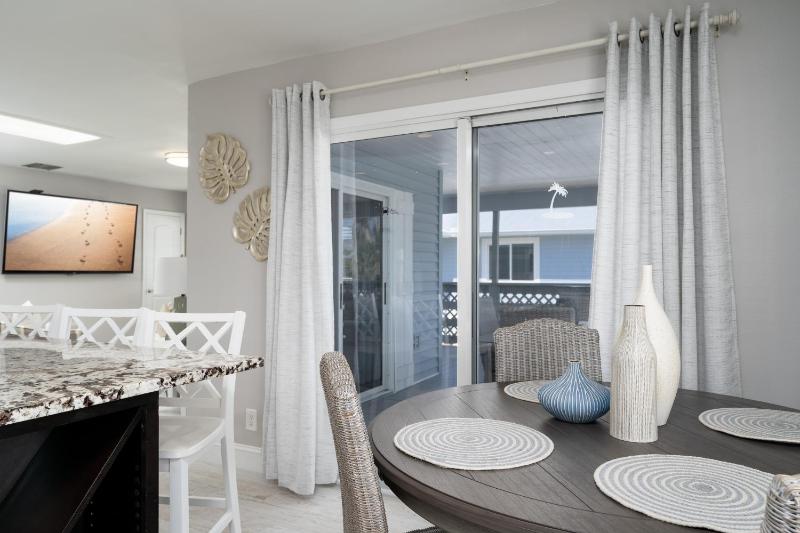 Shells N Sunshine! Getaway Destination Just Minutes from the White Sandy Beaches of Fort Myers! home - image 4