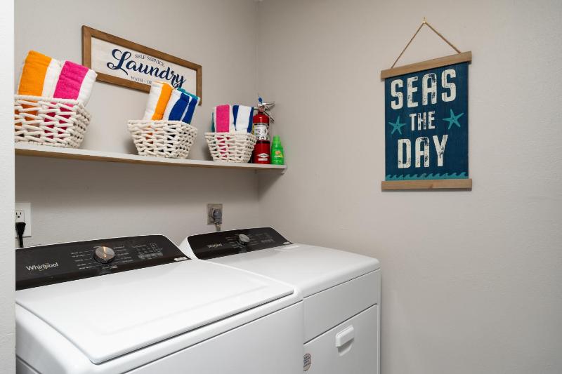 Shells N Sunshine! Getaway Destination Just Minutes from the White Sandy Beaches of Fort Myers! home - image 16